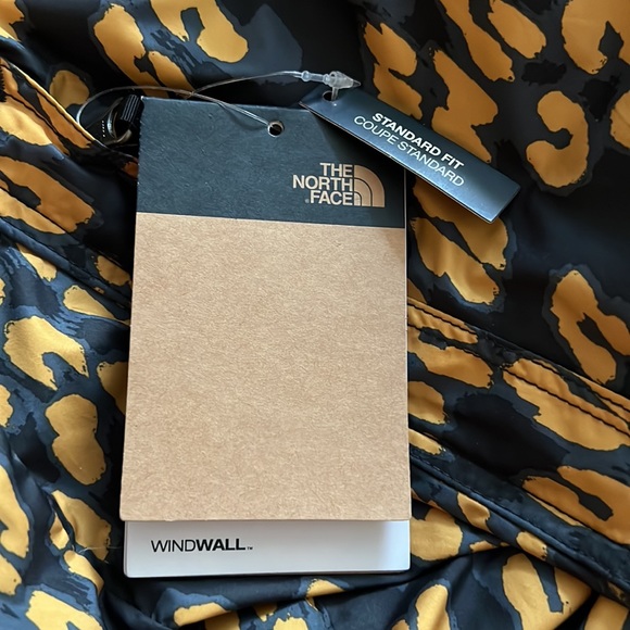 $55 firm New with tag North face hydren wind wall jacket size M in yellow/black - Picture 12 of 15